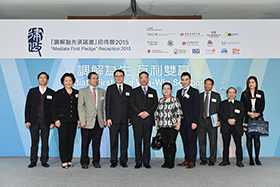 The Secretary for Justice, Mr Rimsky Yuen, SC and the Honourable Mr Justice Barnabas Fung Judge of the Court of First Instance of the High Court with representatives from companies and associations pledging their support to the “Mediate First” Pledge in 2015.