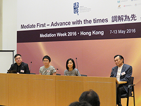 参与问答环节的讲者（左起）：黄广兴博士、李慧芬女士、冼泇妤律师及郑会圻先生。