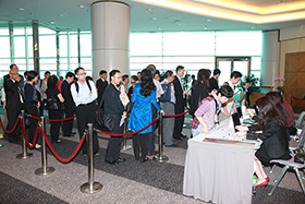 Participants registering for the Mediation Conference 2016.