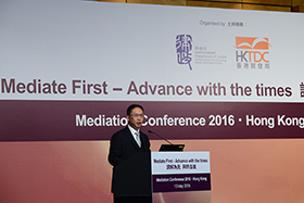 The Secretary for Justice, Mr Rimsky Yuen, SC delivers the Welcome Remarks at the Mediation Conference.