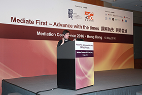 Ms Lisa Wong, SC, Chairperson of the Regulatory Framework Sub-committee of the Steering Committee on Mediation, presents the “Launch of the Guidelines for Mediation Communication” at the Mediation Conference 2016.