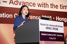 冼泇妤律师, 前任香港调解会主席在2016年调解研讨会上发表演讲。