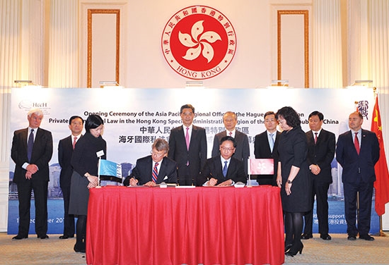 Signing of the Memorandum of Administrative Arrangements concerning the establishment of the Asia Pacific Regional Office of the Hague Conference on Private International Law in the HKSAR by the Secretary for Justice, Mr Rimsky Yuen, SC (front row, second right), and the then Secretary General of the Hague Conference, Mr Hans van Loon (front row, second left)