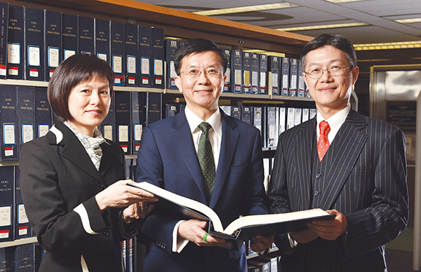 Law Draftsman, Mr Paul Wan (centre), with Deputy Law Draftsman (Legislation), Ms Fanny Ip (left); and Deputy Law Draftsman (Bilingual Drafting & Administration), Mr Gilbert Mo (right)