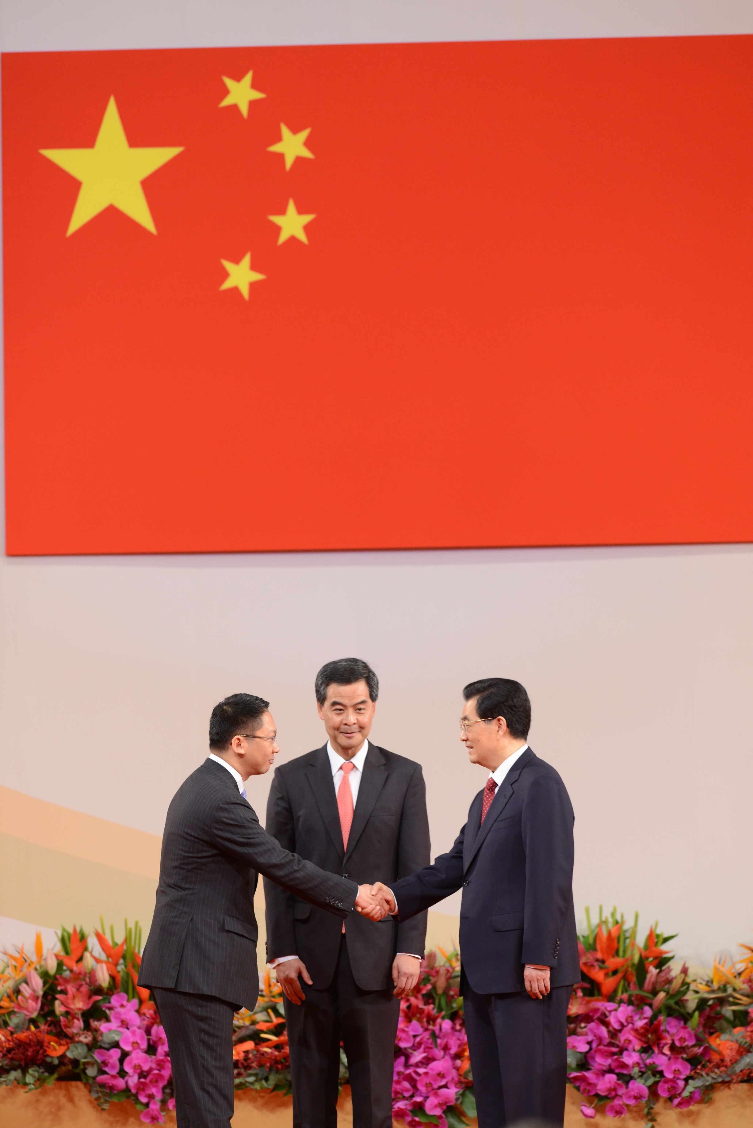 President Hu Jintao, the Chief Executive, Mr C Y Leung, and the Secretary for Justice, Mr Rimsky Yuen, SC, at the inauguration ceremony of the Fourth Term Hong Kong Special Administrative Region Government at the Hong Kong Convention and Exhibition Centre this morning (July 1).
