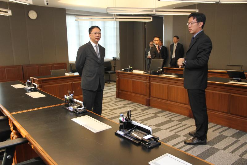 Mr Yuen (left) is briefed on the facilities in one of the hearing rooms of the Maxwell Chambers by the Chief Executive of the Chambers, Mr Ban Jiun Ean (right).
