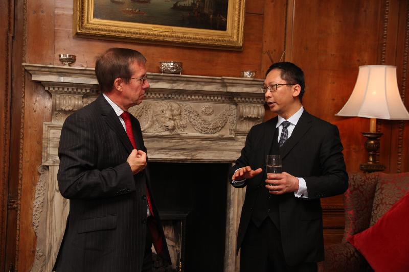 The Secretary for Justice, Mr Rimsky Yuen, SC (right), meets with the President of the Law Society of England and Wales, Mr Nick Fluck.