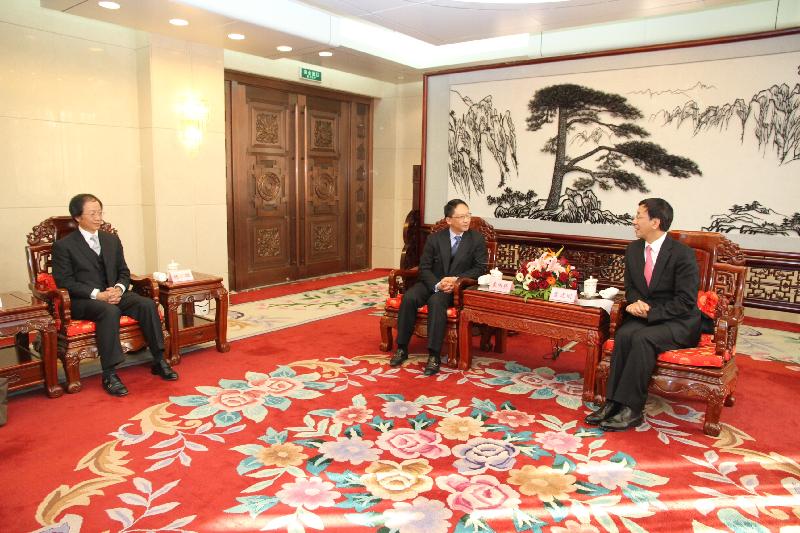 Secretary for Justice meets with Procurator-General of Supreme People's Procuratorate and Deputy DG of Department of International Economic Affairs of MFA