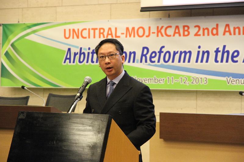 The Secretary for Justice, Mr Rimsky Yuen, SC, delivers a speech at the UNCITRAL-MOJ-KCAB 2nd Annual Conference 2013 in Seoul today (November 11).