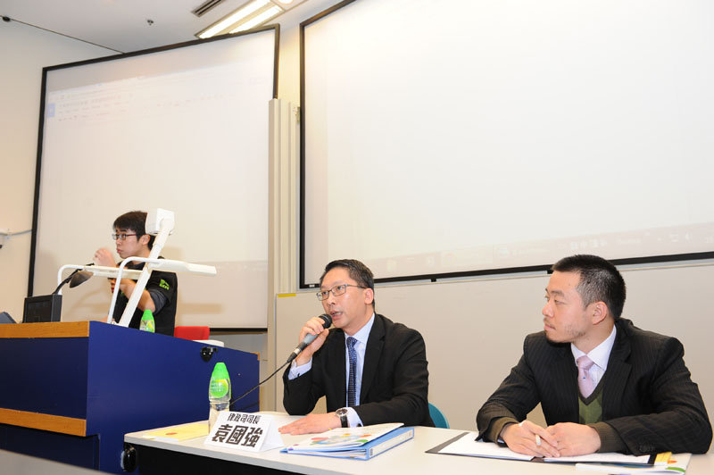 The Secretary for Justice, Mr Rimsky Yuen, SC, and the Political Assistant to the Secretary for Constitutional and Mainland Affairs, Mr Ronald Chan, attended a forum organised by the Hong Kong Federation of Students to exchange views with participants on the "Consultation Document on the Methods for Selecting the Chief Executive in 2017 and for Forming the Legislative Council in 2016".