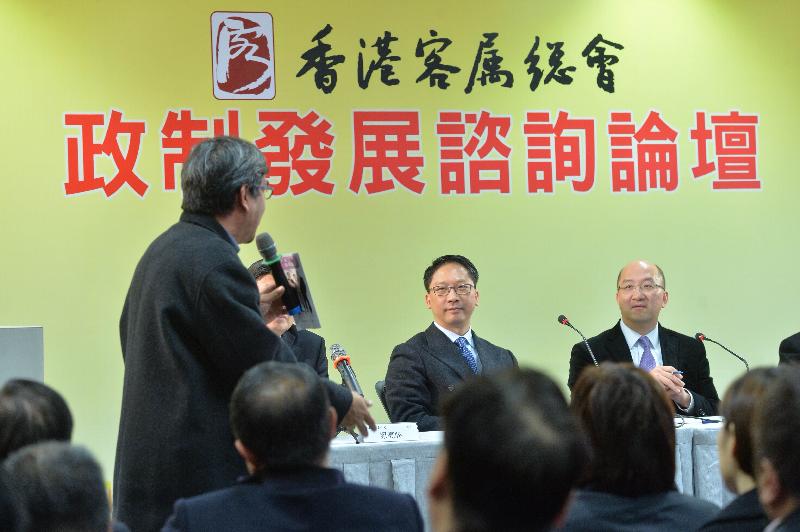 The Secretary for Justice, Mr Rimsky Yuen, SC (centre); and the Secretary for Constitutional and Mainlands Affairs (right) attended a forum organised by the Hong Kong Hakka Assocuations to exchange views with participants on the "Consultation Document on the Methods for Selecting the Chief Executive in 2017 and for Forming the Legislative Council in 2016".