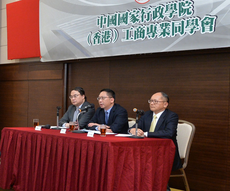 The Secretary for Justice, Mr Rimsky Yuen, SC, attends a seminar hosted by the Chinese Academy of Governance (HK) Industrial and Commercial Professionals Alumni Association Ltd to brief participants on the "Consultation Document on the Methods for Selecting the Chief Executive in 2017 and for Forming the Legislative Council in 2016" and to listen to their views.