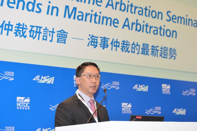 The Secretary for Justice, Mr Rimsky Yuen, SC, delivers an opening speech entitled "The latest trends in maritime arbitration" at the International Maritime Arbitration Seminar, which was held at the Hong Kong Convention and Exhibition Centre today (November 19).