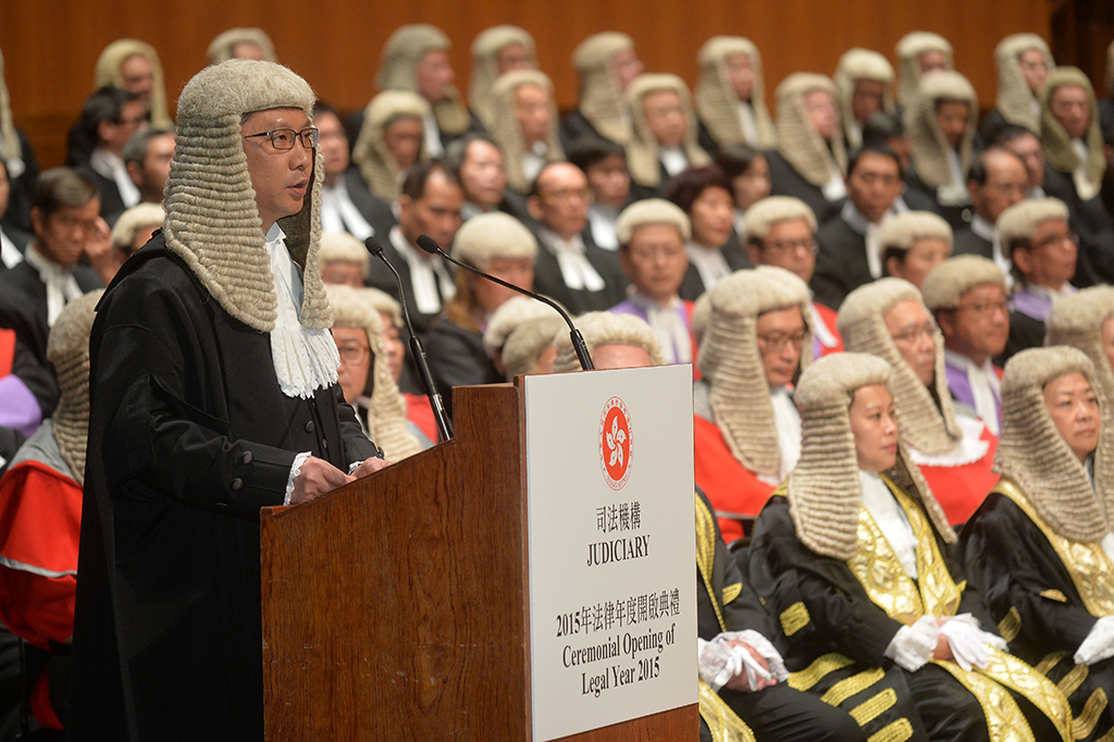 律政司司長袁國強資深大律師在2015年法律年度開啟典禮上致辭。