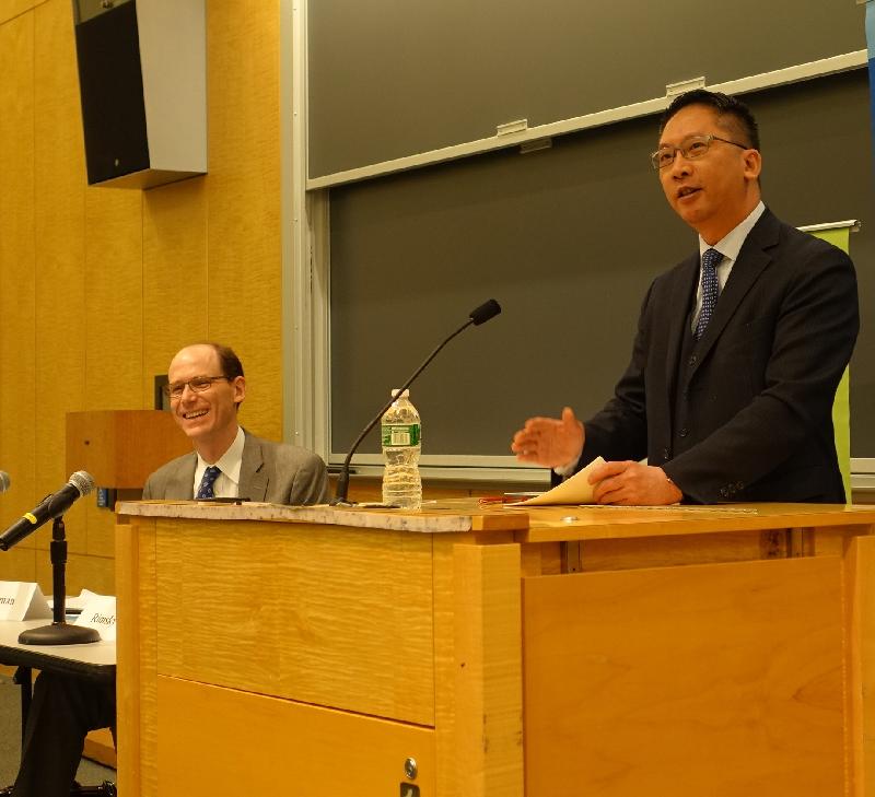 律政司司长袁国强资深大律师今日（美国东岸时间十月二十九日）在纽约哥伦比亚大学的Weatherhead东亚研究所以《基本法》为题发表演说。