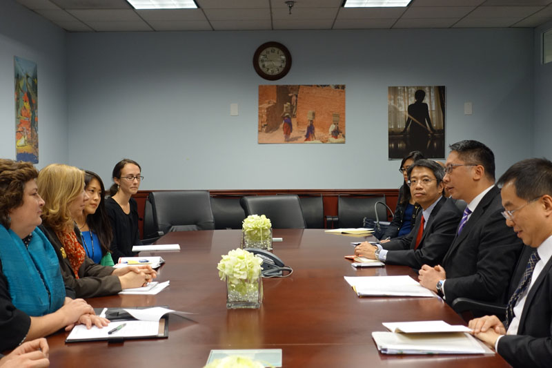 Mr Yuen (second right) meets with the Ambassador-at-Large of the US Department of State's Office to Monitor and Combat Trafficking in Persons, Ms Susan Coppedge (second left).