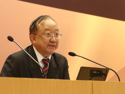 刘允怡教授在研讨会上发表演讲。