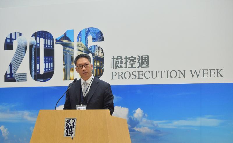 The Secretary for Justice, Mr Rimsky Yuen, SC, delivers a speech at the opening ceremony of Prosecution Week 2016 today (June 17).