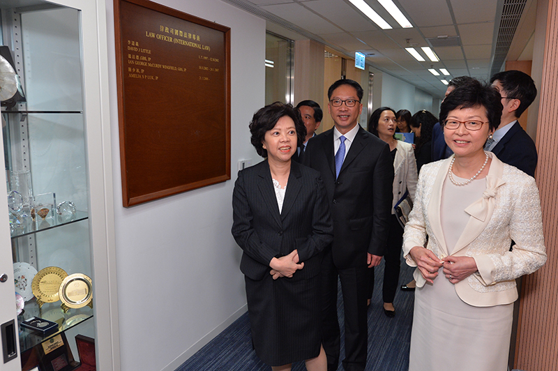 The Chief Secretary for Administration, Mrs Carrie Lam, visited the office building of the Department of Justice at Justice Place in Central this afternoon (August 4). Photo shows Mrs Lam (first right) visiting the International Law Division in the company of the Secretary for Justice, Mr Rimsky Yuen, SC (second left), and the Law Officer (International Law), Ms Amelia Luk (first left).