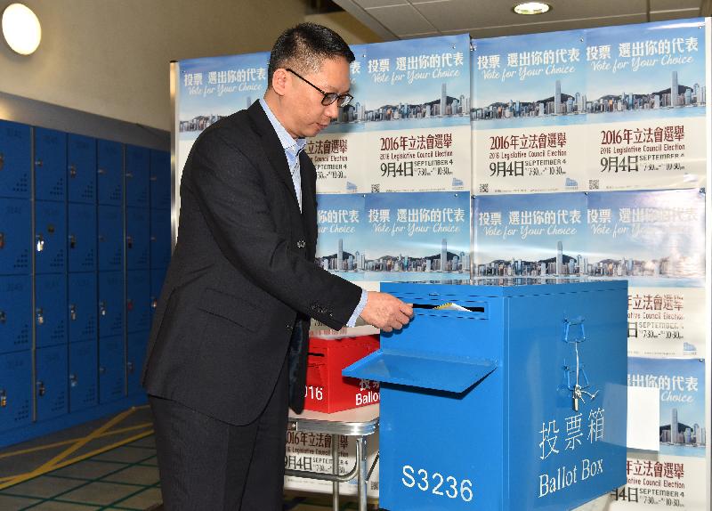 The Secretary for Justice, Mr Rimsky Yuen, SC, casts his votes in the 2016 Legislative Council General Election at the German Swiss International School Peak Campus today (September 4). Picture shows Mr Yuen casting his vote for the geographical constituency in the 2016 Legislative Council General Election.