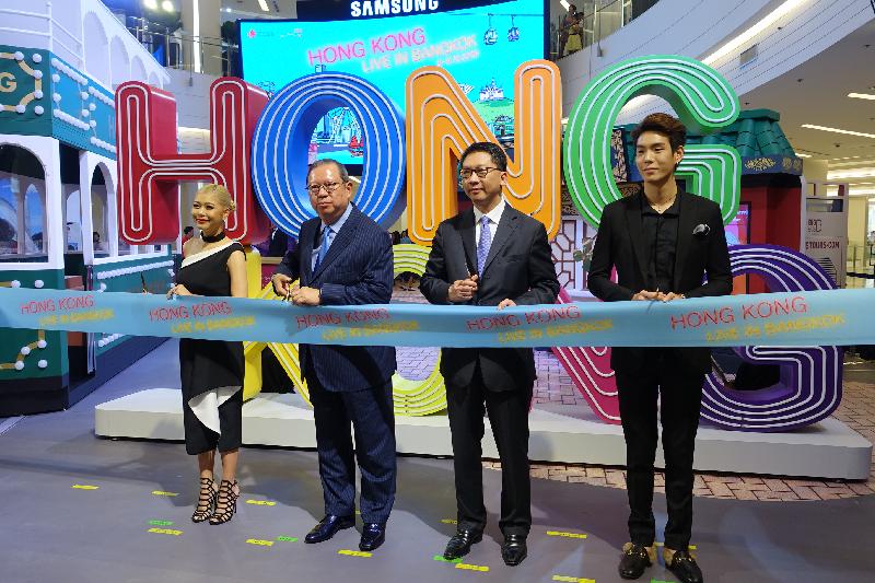 The Secretary for Justice, Mr Rimsky Yuen, SC (second right), the Chairman of the Hong Kong Tourism Board, Dr Peter Lam (second left), and Thai celebrities (first left and first right) officiate at the ribbon cutting ceremony of the “Hong Kong Live in Bangkok” presented by the Hong Kong Tourism Board in Bangkok, Thailand, today (October 6).