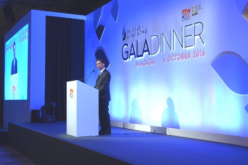 The Secretary for Justice, Mr Rimsky Yuen, SC, delivers a speech at the "In Style．Hong Kong" Gala Dinner organised by the Hong Kong Trade Development Council in Bangkok, Thailand, today (October 6).