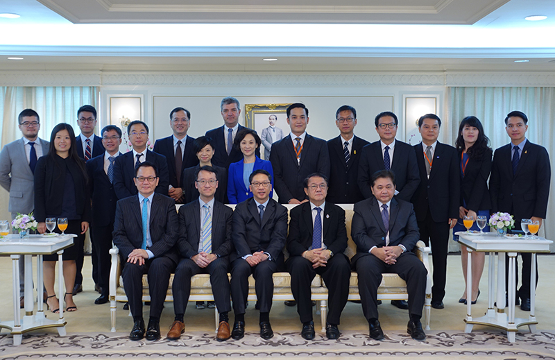 The Secretary for Justice, Mr Rimsky Yuen, SC (front row, centre) is pictured with the Attorney General of Thailand, Mr Pongniwat Yuthapanboriparn (front row, second right); representatives of Hong Kong's legal and dispute resolution delegation; and officials of the Office of the Attorney General of Thailand in Bangkok, Thailand, today (October 7).