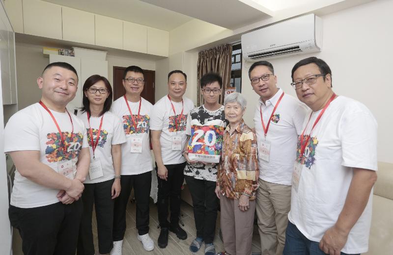 The Secretary for Justice, Mr Rimsky Yuen, SC, today (June 27) visited families in Wan Chai District to learn more about their living conditions and needs, as well as present gift packs to them. Mr Yuen (second right) is pictured with members of a family (third and fourth right); the District Officer (Wan Chai), Mr Rick Chan (third left); the Chairman of the Wan Chai District Council, Mr Stephen Ng (first right); the District Social Welfare Officer (Eastern and Wan Chai) of the Social Welfare Department, Miss Hannah Yip (second left); and representatives of participating organisations.