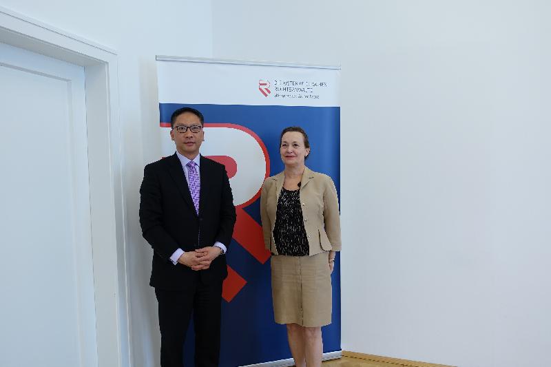 The Secretary for Justice, Mr Rimsky Yuen, SC (left) meets with the Vice President of the Austrian Federal Bar Association, Dr Marcella Prunbauer-Glaser (right), in Vienna, Austria, today (July 3, Vienna time), to foster closer ties between the legal and arbitration sectors of Hong Kong and Austria.