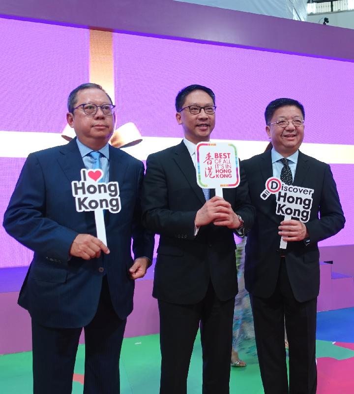 The Secretary for Justice, Mr Rimsky Yuen, SC (centre), the Chairman of the Hong Kong Tourism Board (HKTB), Dr Peter Lam (left) and the Executive Director of the HKTB, Mr Anthony Lau (right), officiate at the opening ceremony of the 'Hong Kong Live in Kuala Lumpur' presented by the HKTB in Kuala Lumpur, Malaysia, today (November 7).