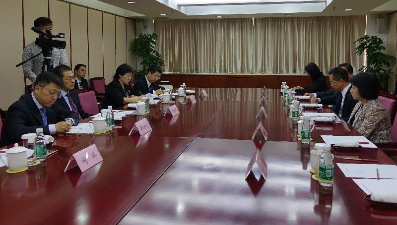 The Secretary for Justice, Ms Teresa Cheng, SC (first right), and legal and dispute resolution practitioners from Hong Kong today (May 10) meet with the Vice Chairman of the State-owned Assets Supervision and Administration Commission of the State Council, Mr Weng Jieming (second left), in Beijing.