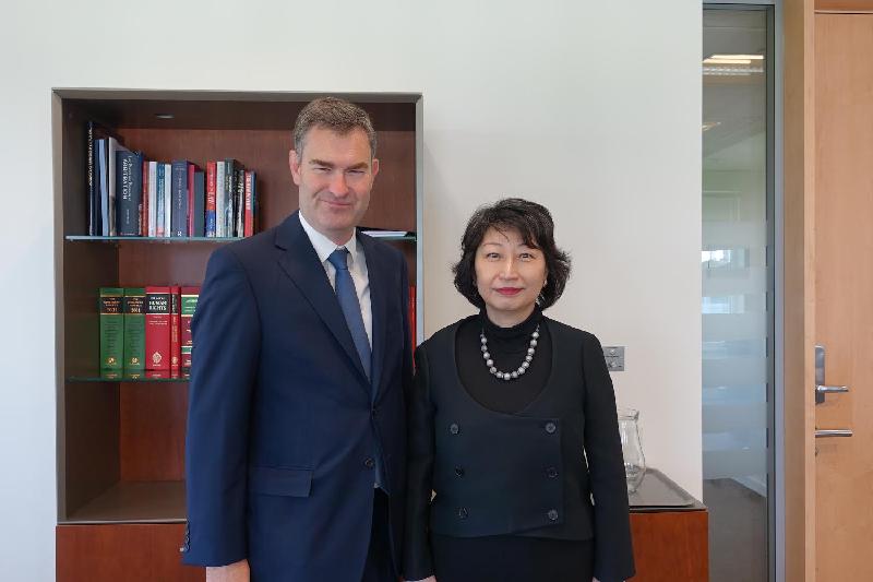 The Secretary for Justice, Ms Teresa Cheng, SC, has started her visit to UK. Photo shows Ms Cheng (right) meeting with Lord Chancellor and Secretary of State for Justice, Mr David Gauke (left), today (June 13, London time).