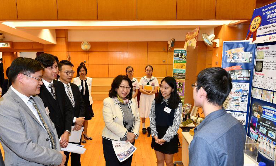 Secretary for Justice visits Yuen Long District