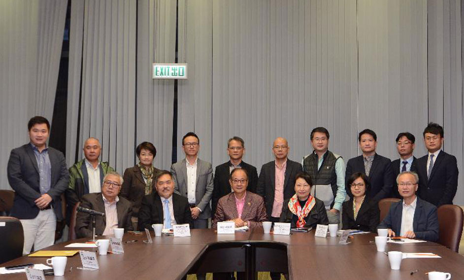 The Secretary for Justice, Ms Teresa Cheng, SC (front row, third right), meets with members of the Sai Kung District Council today (December 7) to exchange views on issues of concern.