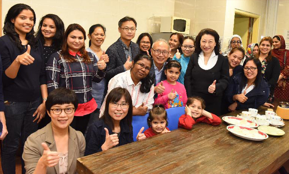 The Secretary for Justice, Ms Teresa Cheng, SC, visited the Neighbourhood Advice-Action Council Tung Chung Integrated Services Centre today (April 1). Photo shows Ms Cheng (fifth right) with members of the centre.