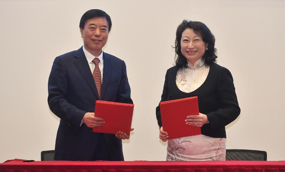 The Secretary for Justice, Ms Teresa Cheng, SC (right), and the Vice-president of the Supreme People's Court, Mr Yang Wanming (left), today (April 2) signed the Arrangement Concerning Mutual Assistance in Court-ordered Interim Measures in Aid of Arbitral Proceedings by the Courts of the Mainland and of the Hong Kong Special Administrative Region. Hong Kong becomes the first jurisdiction outside the Mainland, when as a venue for arbitration, in which parties to arbitral proceedings administered by their arbitral institutions would be able to apply to the Mainland courts for interim measures.