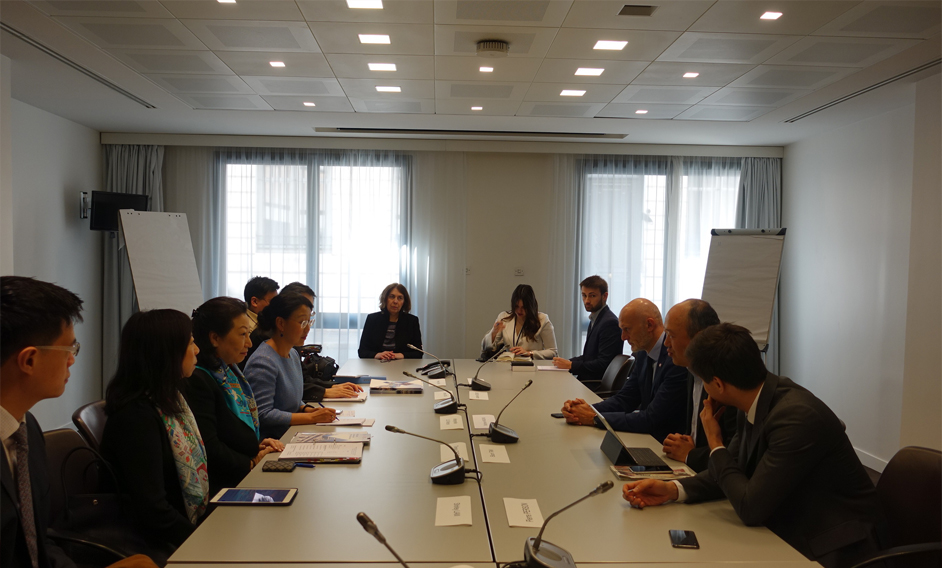 The Secretary for Justice, Ms Teresa Cheng, SC, started the first leg of her visit to Europe in Paris, France, today (April 11, Paris time) to promote Hong Kong as a deal-making and dispute resolution services centre and explore opportunities for collaboration on the legal side with leading figures in various sectors. Photo shows Ms Cheng (third left) at a meeting with the President of the France-China Friendship Group of the National Assembly of France, Mr Buon Huong Tan (second right), and members of the National Assembly of France to give them a brief account of the work of the Department of Justice and Hong Kong's legal and dispute resolution services.