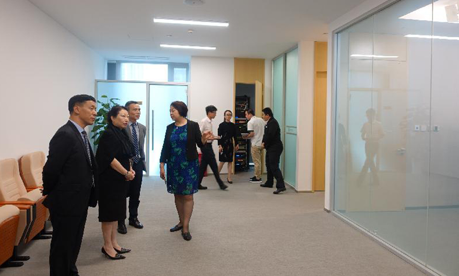 The Secretary for Justice, Ms Teresa Cheng, SC (second left) visits the Beijing Internet Court in Beijing today (July 18).