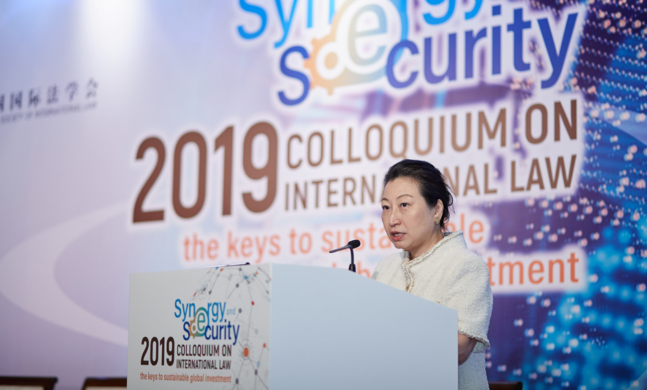 The Colloquium on International Law, organised by the Asian Academy of International Law, was held on August 15. Photo shows the Secretary for Justice, Ms Teresa Cheng, SC, delivering a speech at the event.