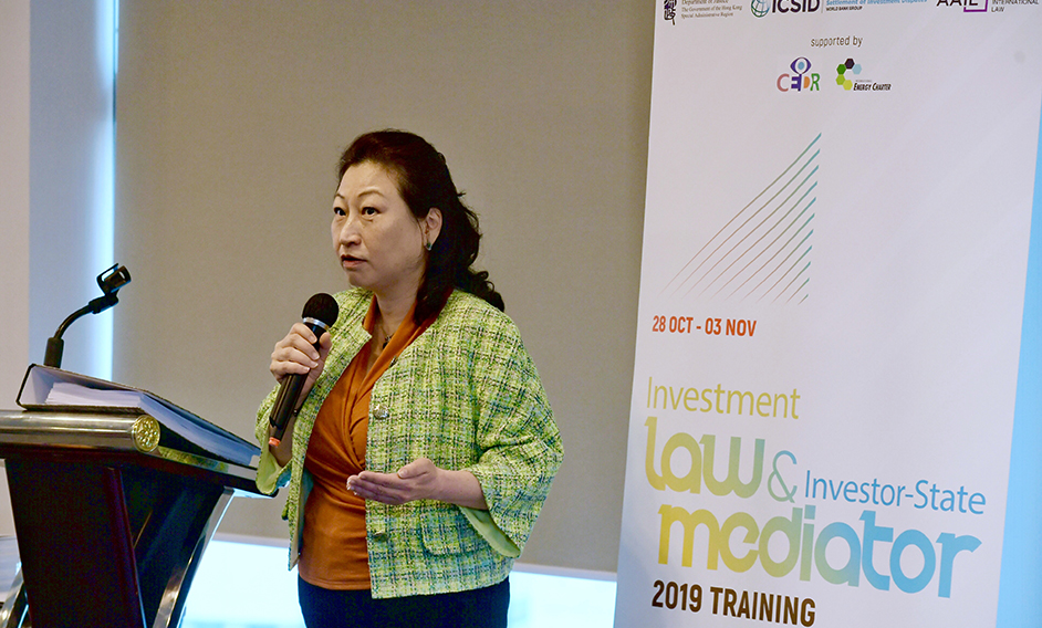 Co-organised by the Department of Justice, the International Centre for Settlement of Investment Disputes and the Asian Academy of International Law, the Investment Law and Investor-State Mediator Training Course is held from October 28 to November 3 in Hong Kong. Photo shows the Secretary for Justice, Ms Teresa Cheng, SC, giving a speech at the closing ceremony.