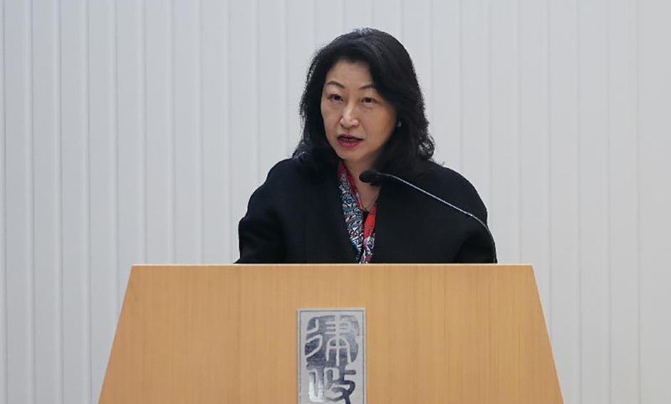 The Secretary for Justice, Ms Teresa Cheng, SC, attended the 45th Alexander Lecture of the Chartered Institute of Arbitrators today (January 16). Photo shows Ms Cheng delivering a speech entitled "The Search for Order within Chaos in the Evolution of ISDS".