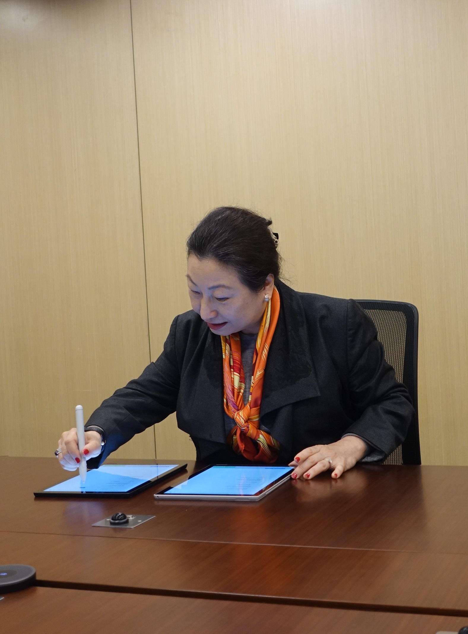 The Secretary for Justice, Ms Teresa Cheng, SC, signed a memorandum of understanding with the Executive Director of the Asia-Pacific Economic Cooperation Secretariat, Dr Rebecca Fatima Sta Maria, to support the creation of the Strengthening Economic Legal Infrastructure sub-fund at a virtual signing ceremony today (March 5).