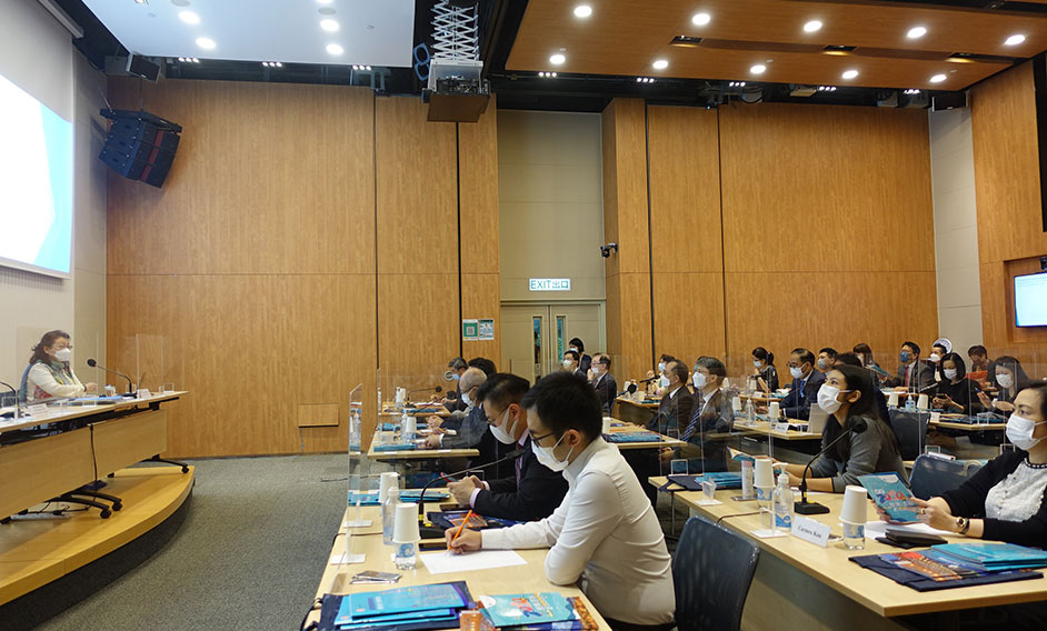 The Secretary for Justice, Ms Teresa Cheng, SC, briefs members of the Election Committee Legal Subsector and representatives of the corporate electors in the Subsector on the Department of Justice's major initiatives in the Policy Address, which are fully supported by the legal and dispute resolution sector, in a meeting today (October 8).