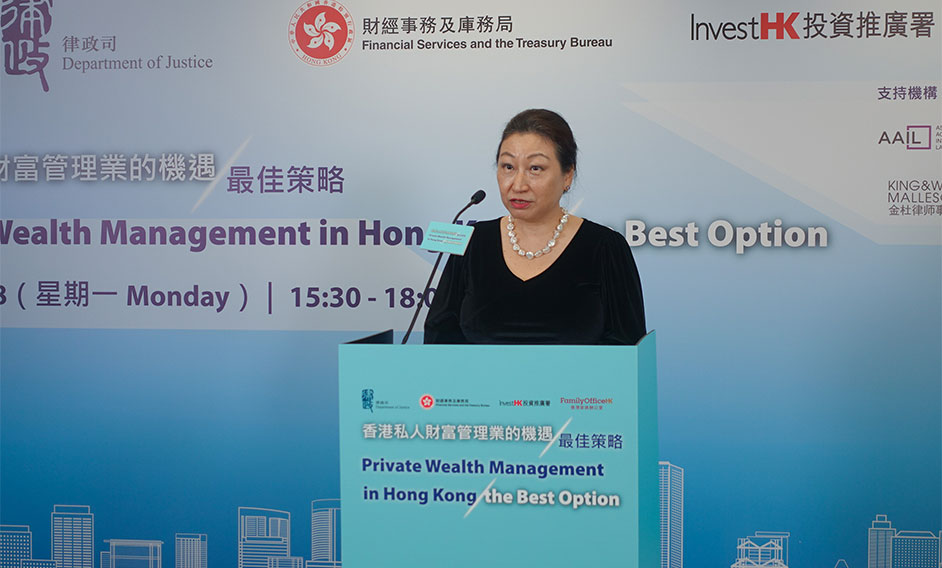 律政司司長鄭若驊資深大律師今日（十月十八日）在「香港私人財富管理業的機遇——最佳策略」網絡研討會致辭。