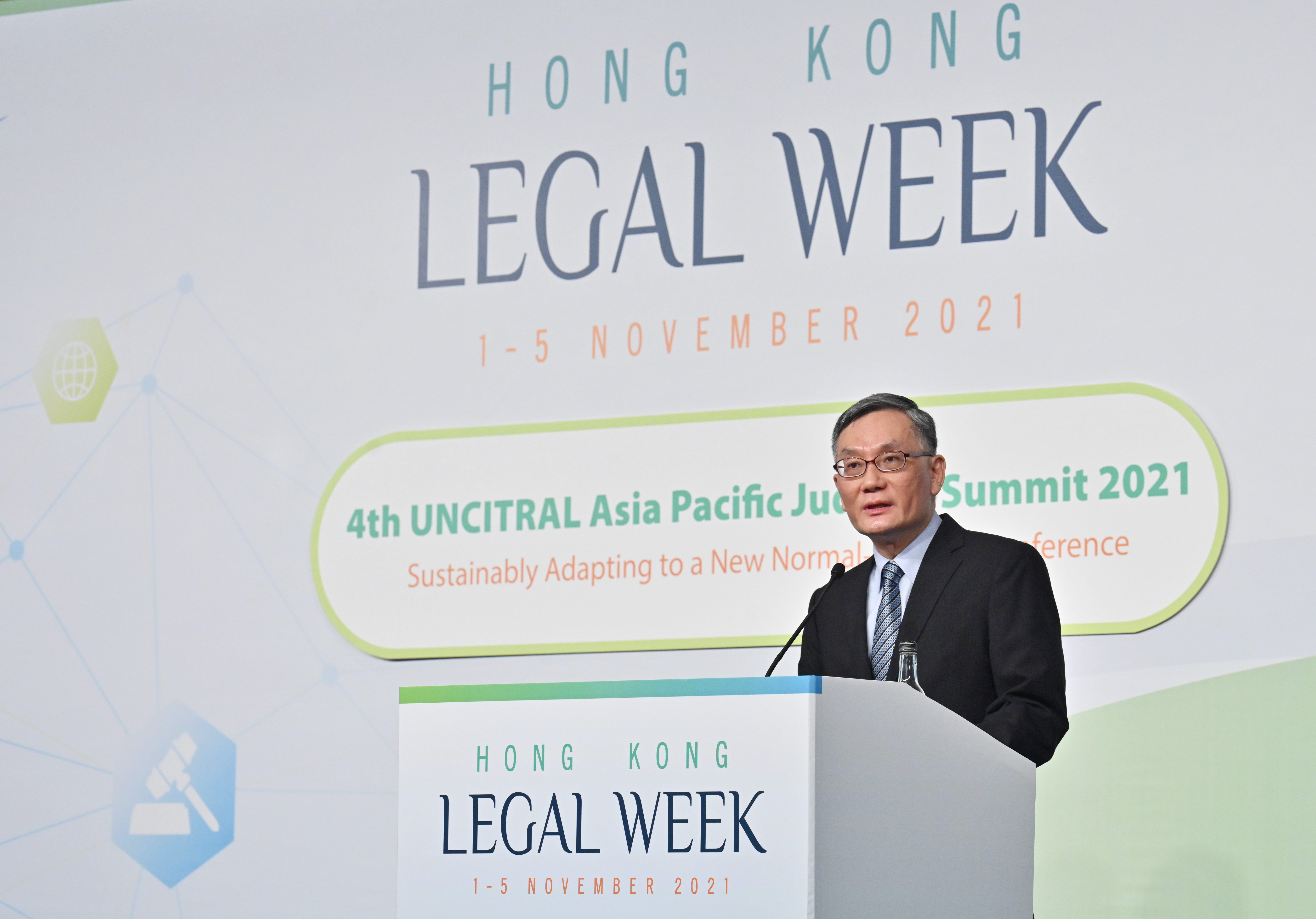 The Chief Justice of the Court of Final Appeal, Mr Andrew Cheung Kui-nung, speaks at the 4th UNCITRAL Asia Pacific Judicial Summit under Hong Kong Legal Week 2021 today (November 1).