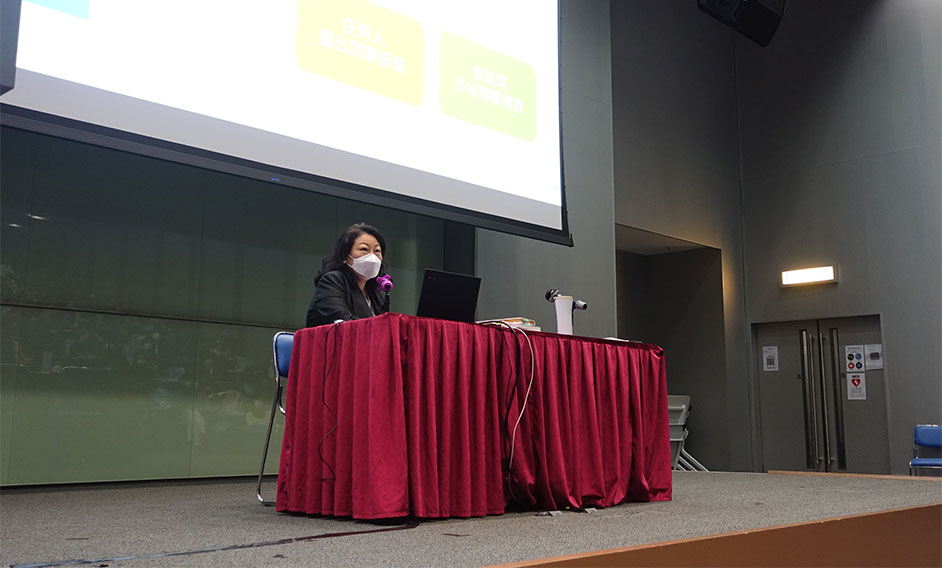 The Secretary for Justice, Ms Teresa Cheng, SC, highlighted the fundamental importance of the rule of law to more than 180 principals and teachers at the “Reinforcing the Rule of Law” training course today (December 1). Photo shows Ms Cheng delivering a talk at the training course.