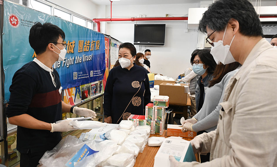 SJ visits anti-epidemic service bag packaging centre