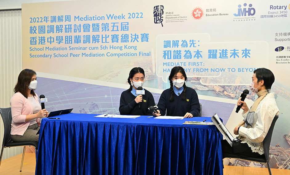 The Mediation Week 2022 organised by the Department of Justice (DoJ) was officially launched today (May 2). Picture shows representatives of True Light Girls' College taking part in the 5th Hong Kong Secondary School Peer Mediation Competition Final.