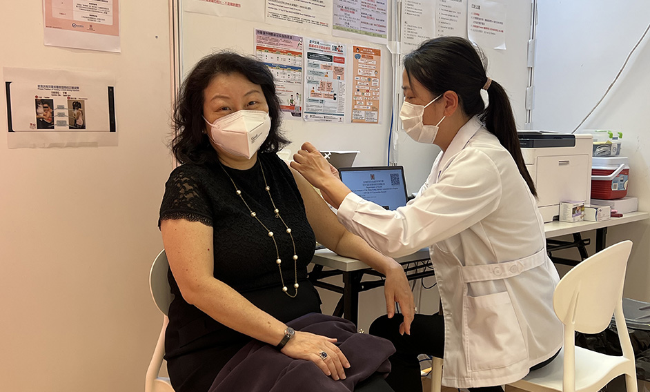 The Secretary for Justice, Ms Teresa Cheng, SC, today (June 6) received her fourth dose of the Sinovac vaccine at the Community Vaccination Centre at Java Road Sports Centre.