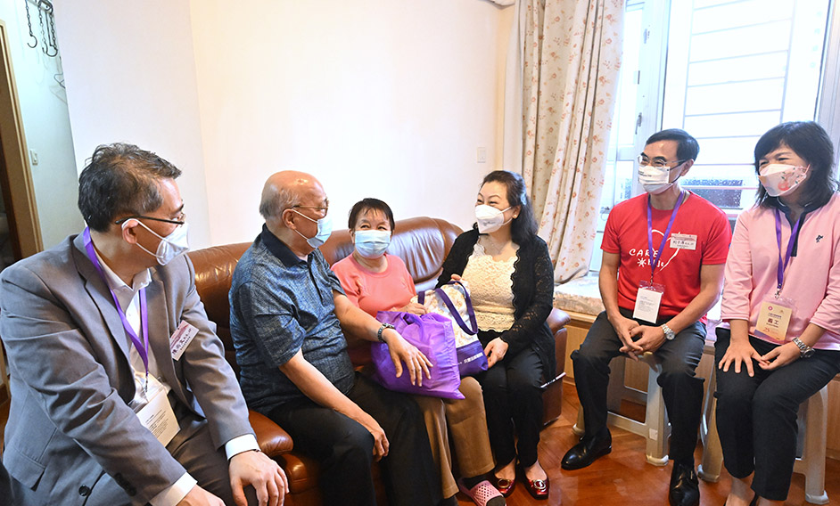The Secretary for Justice, Ms Teresa Cheng, SC, visited Eastern District to distribute gift packs in celebration of the 25th anniversary of the establishment of the Hong Kong Special Administrative Region today (June 14). Photo shows Ms Cheng (third right) presenting a gift pack to an elderly doubleton household in Quarry Bay.